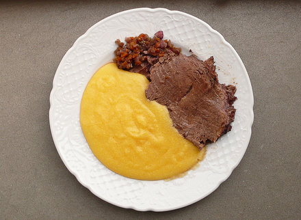 Carne assada no vinho Barolo com polenta - Bertazzoni